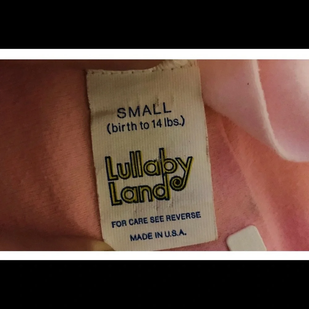 Vintage Lullaby Land Pink Baby Sleeper Sm Birth to 14 lbs Snaps Strawberry